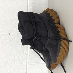 Crocs faux fur echo puffy boots sz m10 w12 black brown  zig zag waterproof